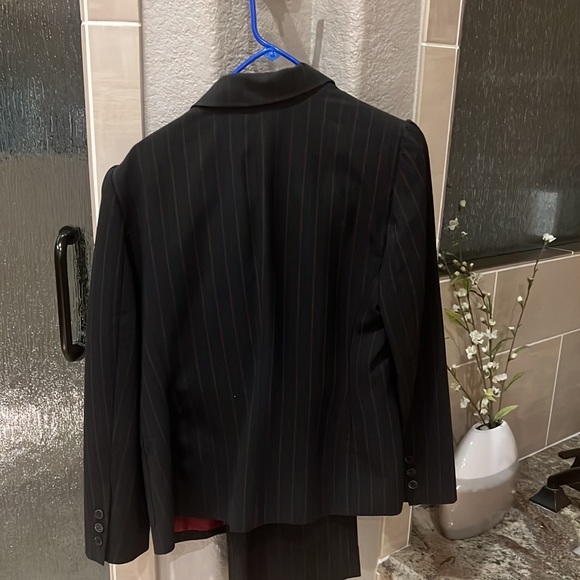 Anne Klein 2 Piece Suit with red pinstripes - Picture 3 of 3